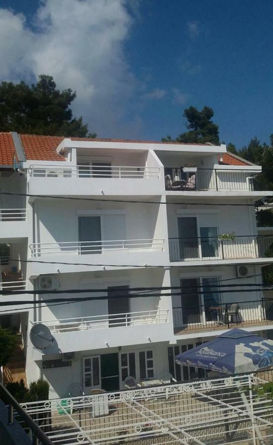 Brankas Apartments Bar Exterior photo